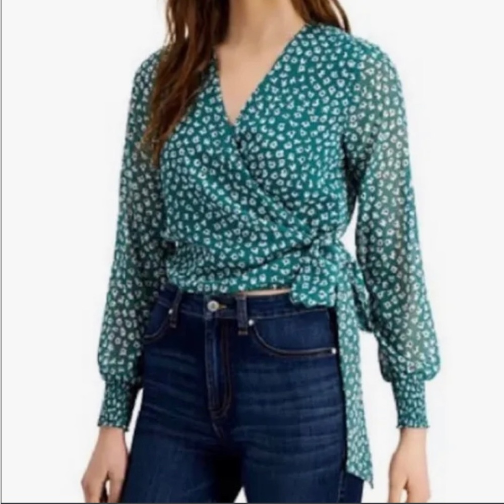 Bar III Ladies Wrap Top.  Green.  Size Large